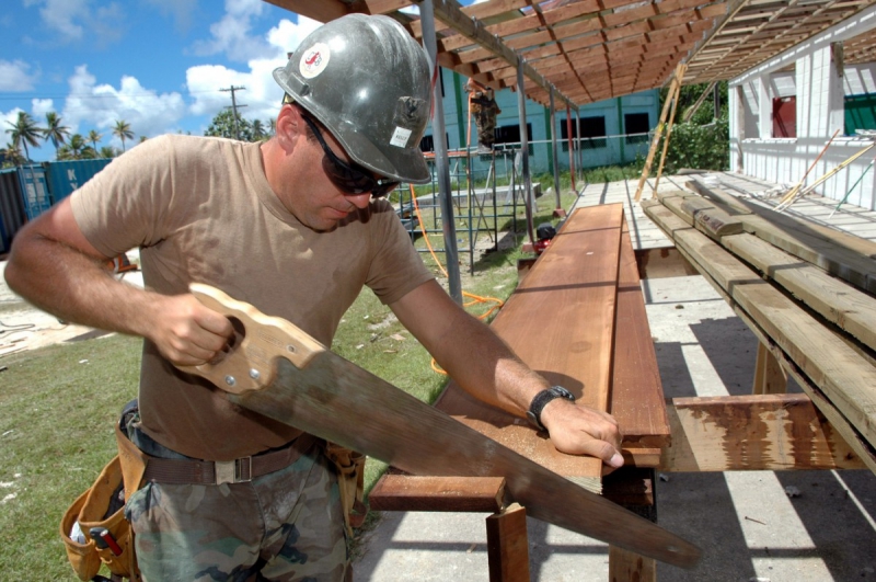 charpentier-SIGALE-min_worker_construction_building_carpenter_male_job_build_helmet-893290